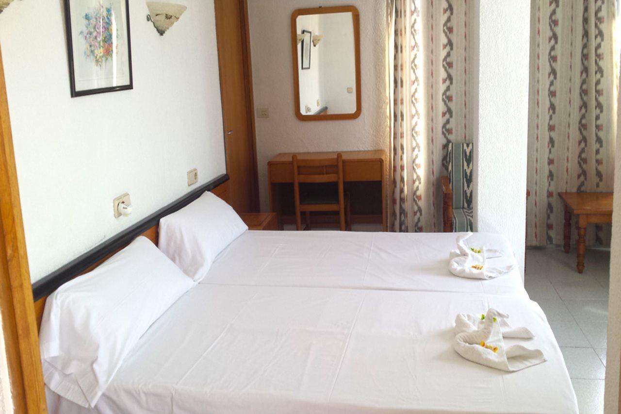 Hostal Port Corona Cala Ratjada  Extérieur photo