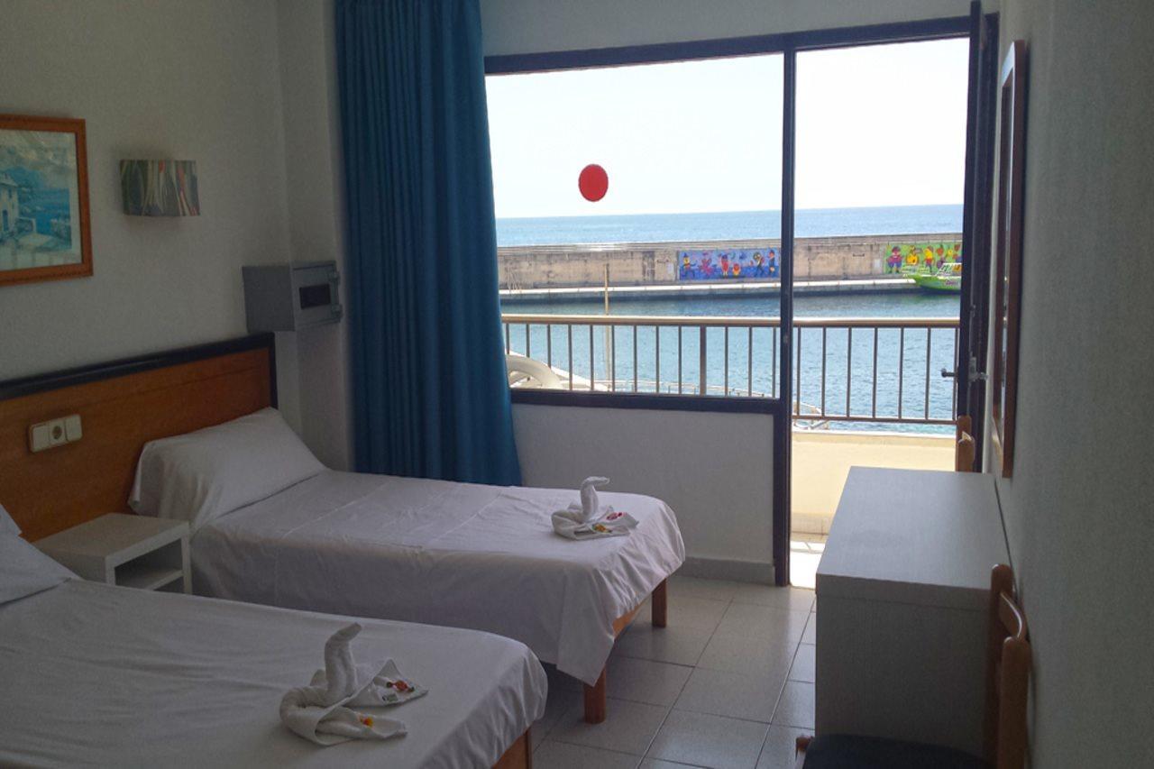 Hostal Port Corona Cala Ratjada  Extérieur photo