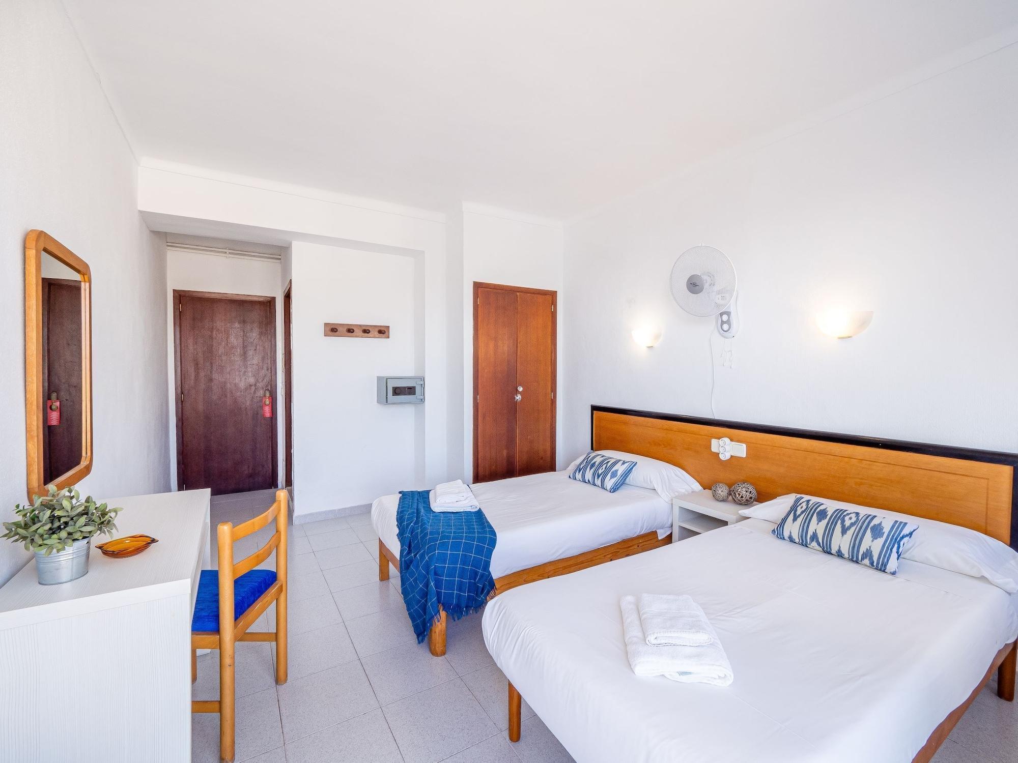 Hostal Port Corona Cala Ratjada  Extérieur photo