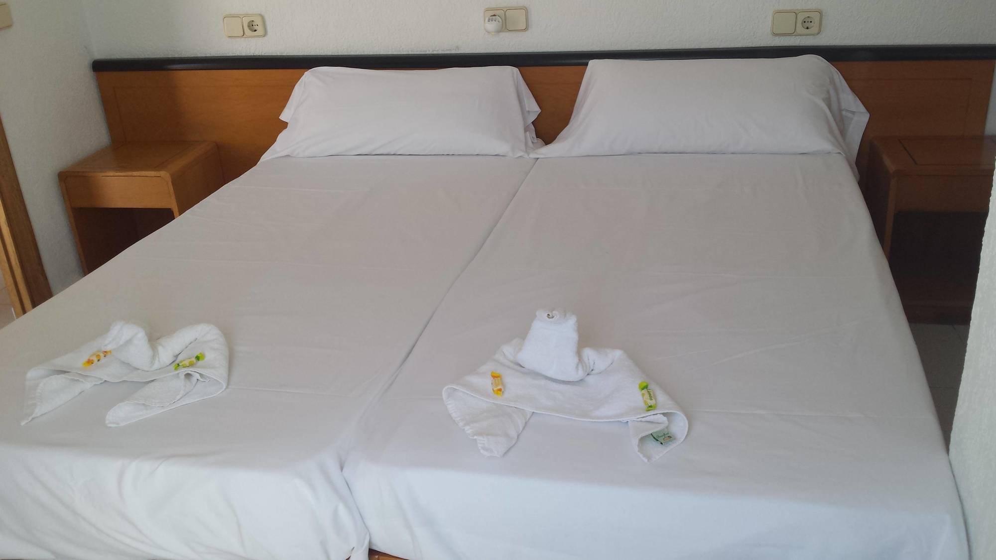 Hostal Port Corona Cala Ratjada  Extérieur photo