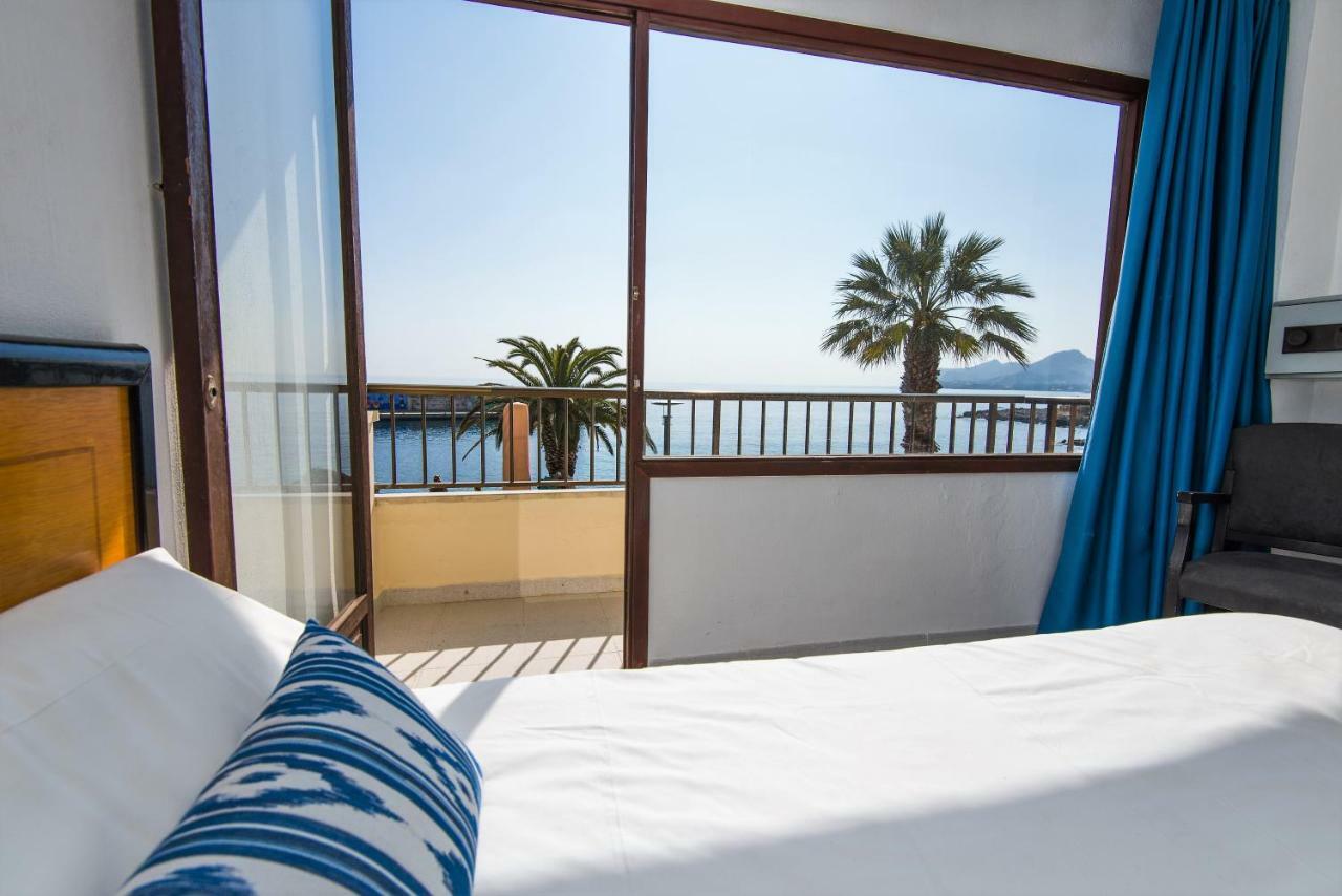 Hostal Port Corona Cala Ratjada  Extérieur photo