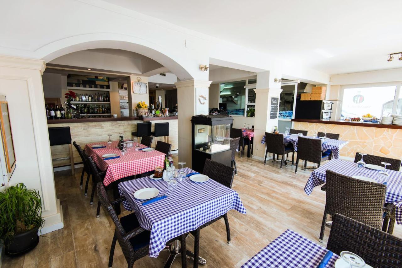 Hostal Port Corona Cala Ratjada  Extérieur photo